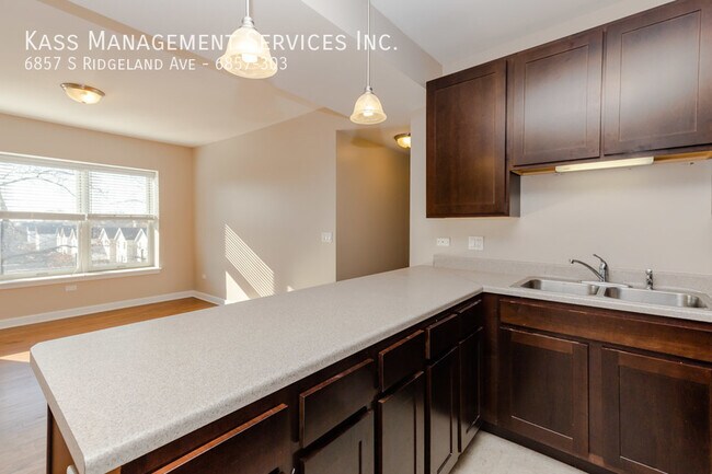 Foto del edificio - 6857 S Ridgeland Ave