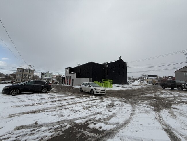 Building Photo - 188 Mountain Rd