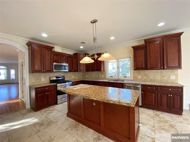 Building Photo - 517A Lawn Ave