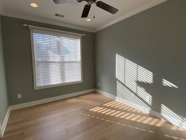 Building Photo - 122 Pocola Way