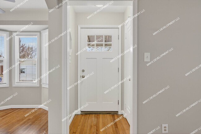 Foto del edificio - Charming 3-bedroom Bungalow with Brand-New Kitchen in Warren!