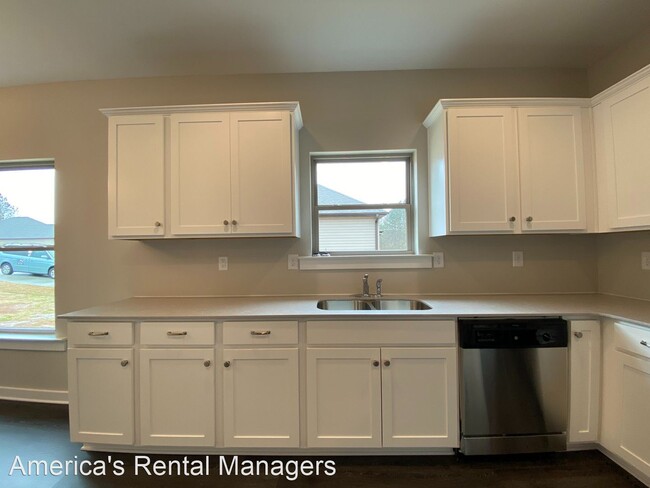 Building Photo - 4 br, 2 bath House - 333 White Oak Circle