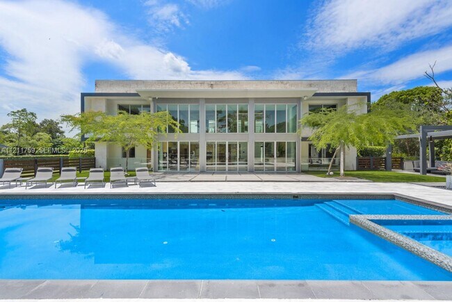 Foto del edificio - 14305 Stirling Rd