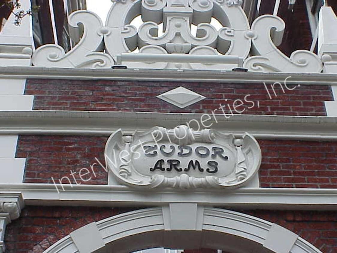 *1ST MONTH'S RENT FREE PROMO & NO HOA MOVE IN/OUT FEES* Studio Unit in the Alphabet Dist w/hardwo... - Studio Unit in the Alphabet Dist w/hardwoods & W/S/G included in the rent -Tudor Arms!