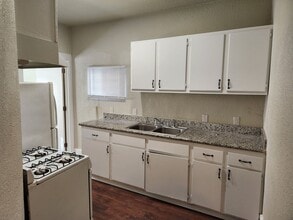 Building Photo - Y Street