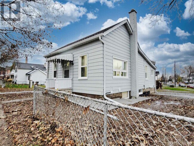 Photo du bâtiment - 7 Maplecrest Ave