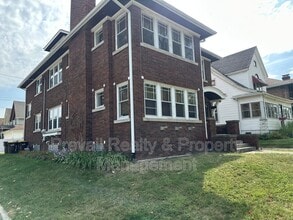 Building Photo - 127 Regan St