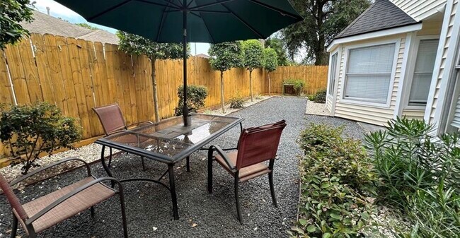 Foto del edificio - 4626 Green Trail Dr