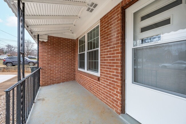 Building Photo - 4620 Golf Park Dr