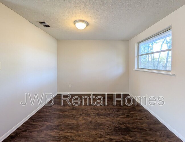 Foto del edificio - 5660 Tempest St