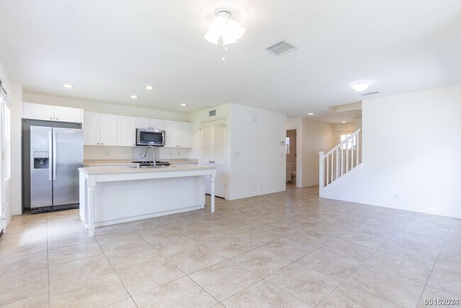 Building Photo - Available 6/1/25  Ocean Pointe 4 bdrm/3 ba...