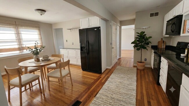 Foto del edificio - 7123 Glenellyn Drive
