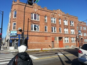 Building Photo - 2350 W Augusta Blvd