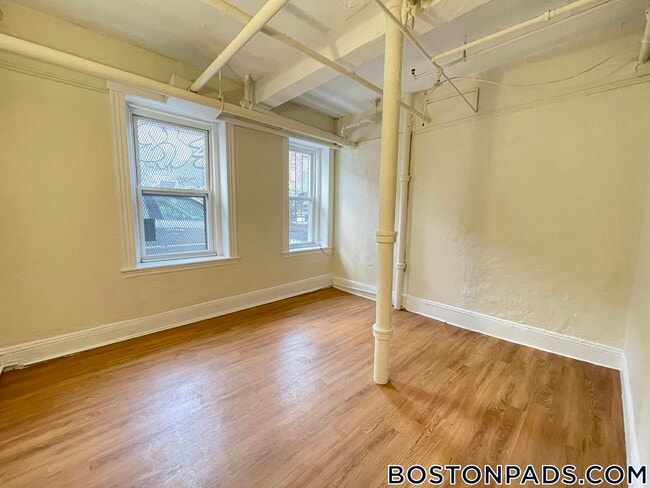 Building Photo - 1185 Boylston St