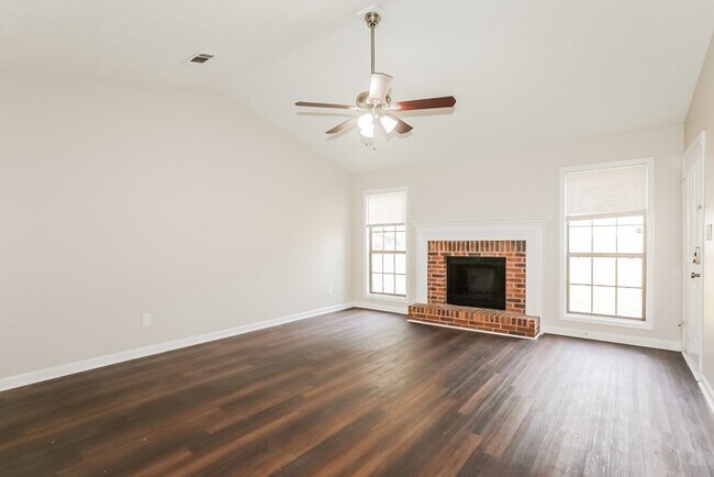 Building Photo - 945 Sideline Ct