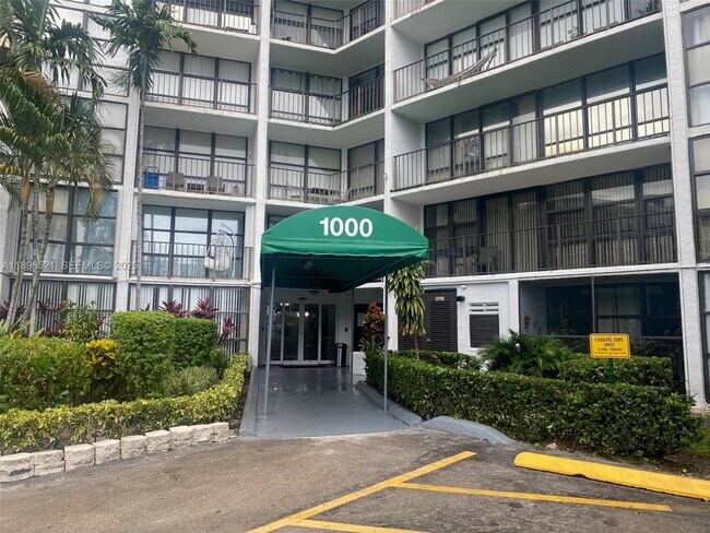 Foto del edificio - 1000 Parkview Dr