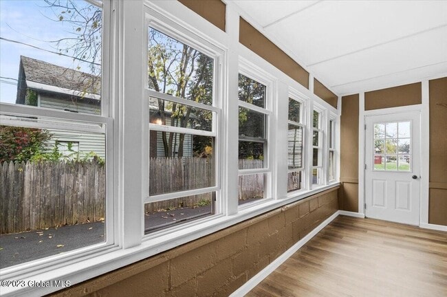 Building Photo - 57 Montcalm St