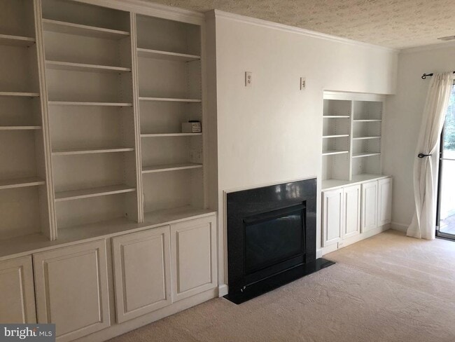 Building Photo - 609 Admiral Dr