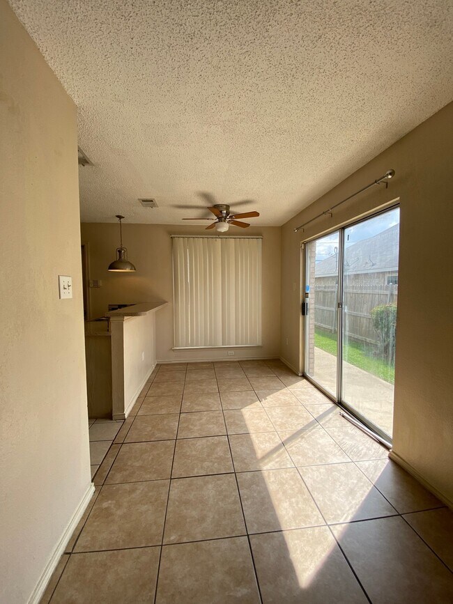 Foto del edificio - 805 Greenridge Dr