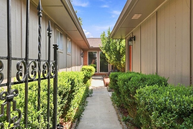 Building Photo - 15706 Cavendish Dr