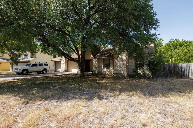 Foto del edificio - 8810 Piney Point Dr
