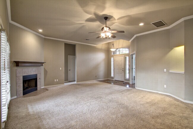 Building Photo - Spacious 3 bedroom/ Study -2264 sq ft.- Ed...
