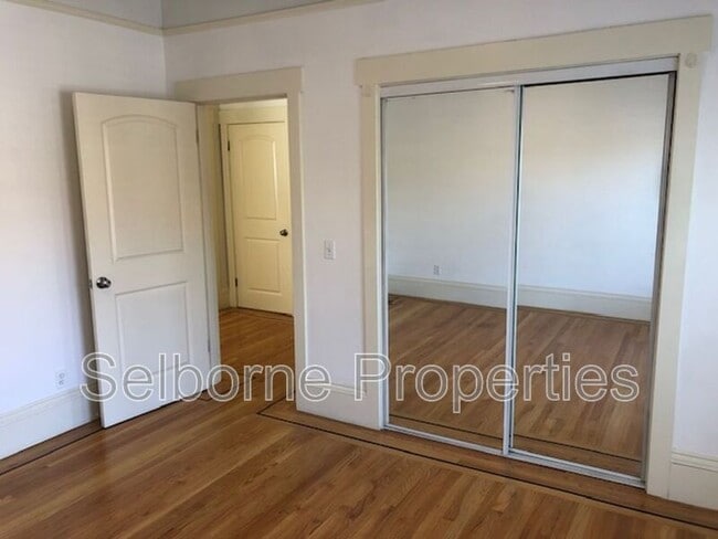 Building Photo - 937 International Blvd