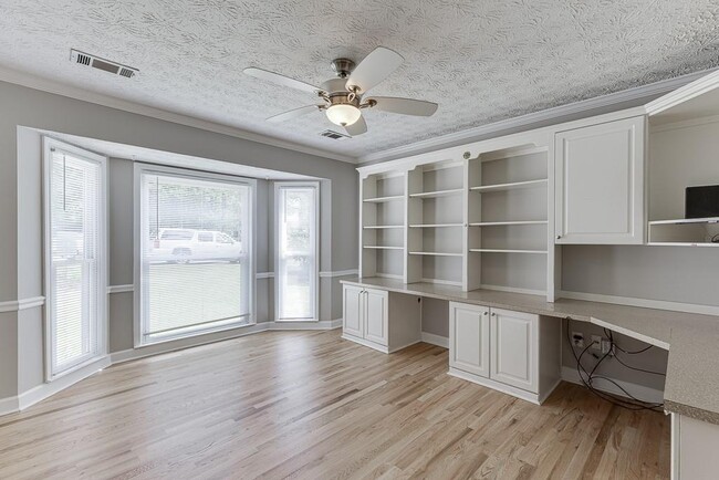Foto del edificio - 1813 Rambling Woods Dr NW
