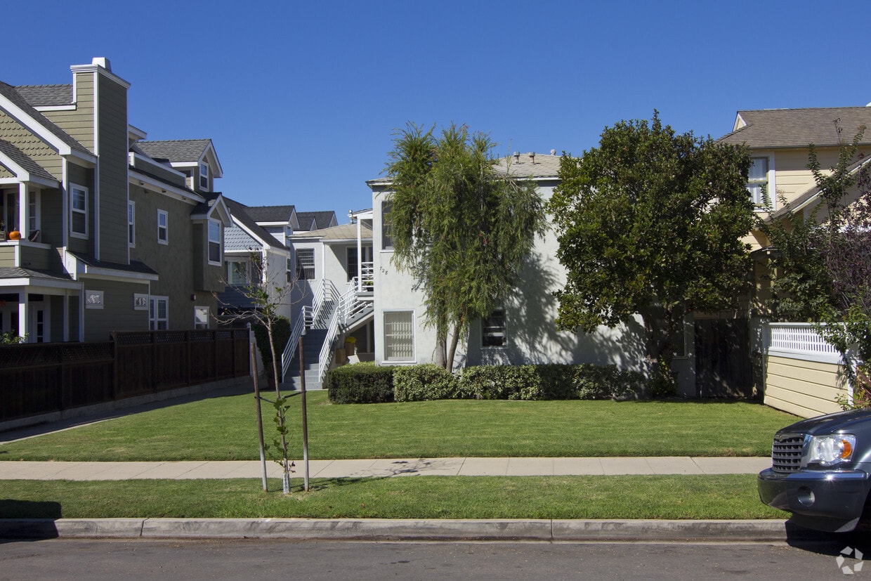 Building Photo - 728 G Ave