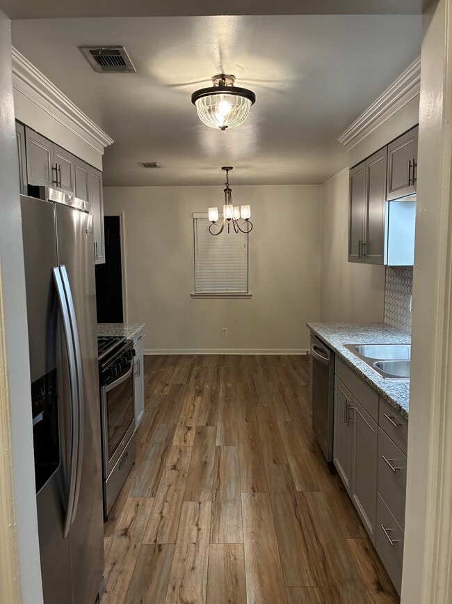 Foto del edificio - 20 Rosemunn Dr