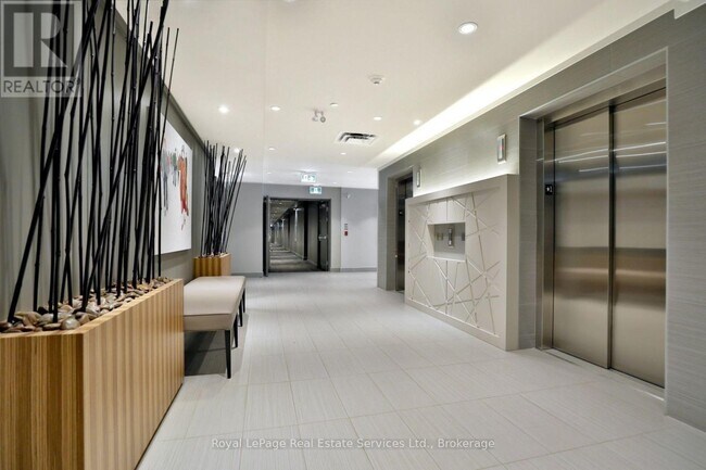 Building Photo - 3028 Creekshore Cmn