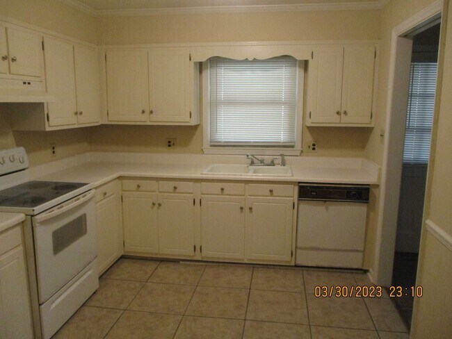 Foto del edificio - 2816 Reeves Ln