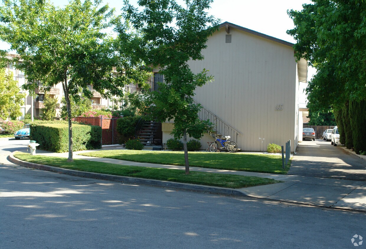 Foto del edificio - 685 Foxtail Dr