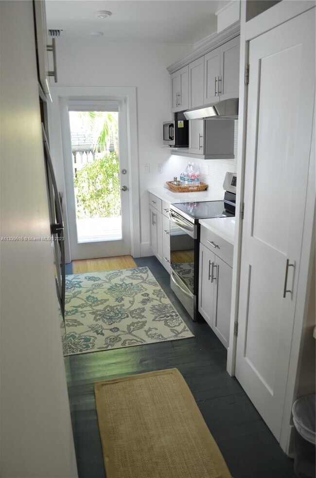 Foto del edificio - 305 Whitehead St