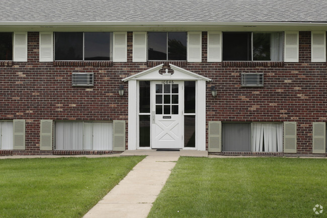 Entrada - Greenway Apartments