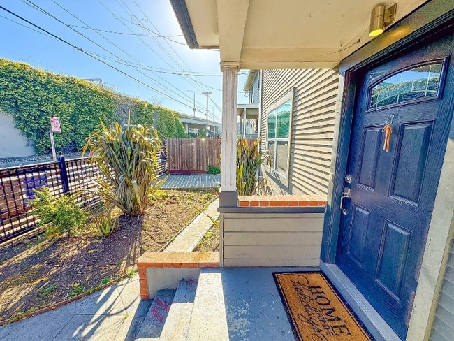 Building Photo - 835 35th St