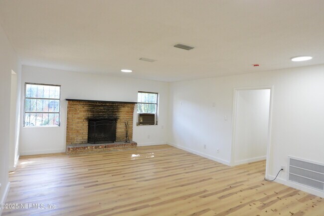 Foto del edificio - 6672 Kinlock Dr