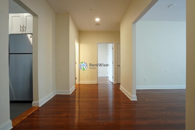 Building Photo - 123 Sutherland Rd