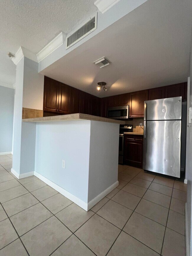 Foto del edificio - 1733 Village Blvd