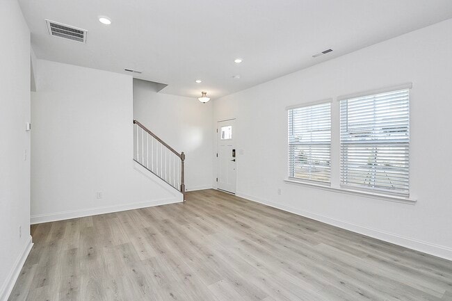 Building Photo - 707 Hoke Ln