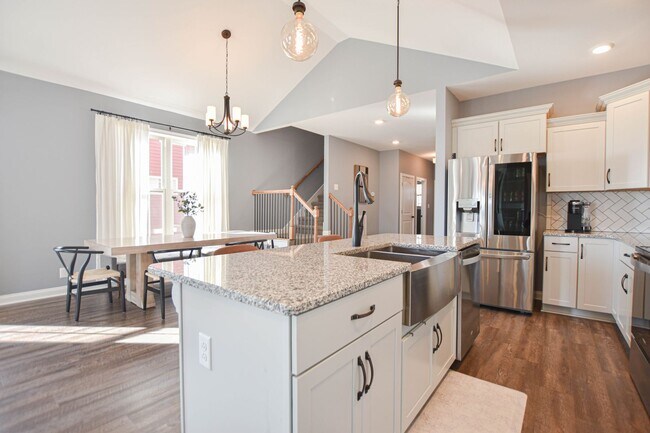 Building Photo - Pet Friendly Three Bedroom!