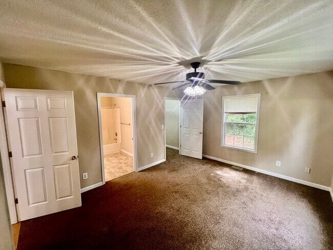 Foto del edificio - 180 Stone Henge Ln