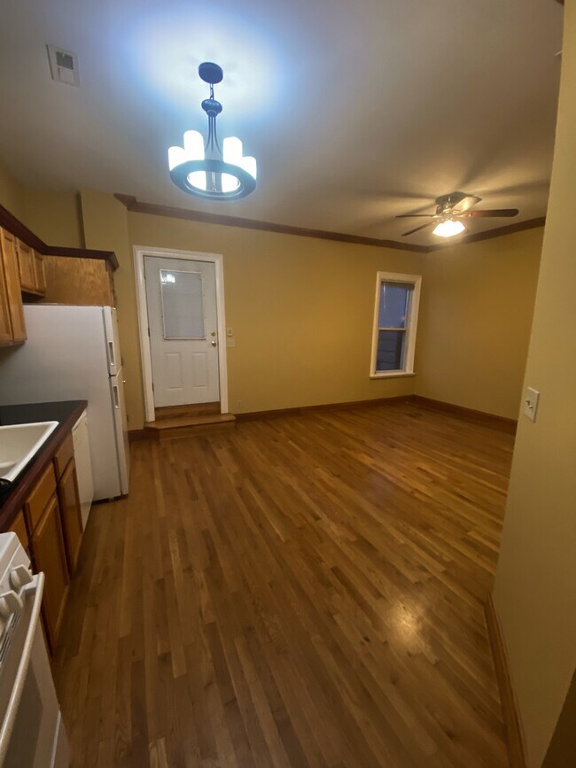 Building Photo - 4337 S Emerald Ave