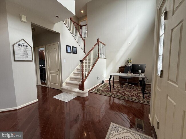 Foto del edificio - 240 Honey Hollow Ln