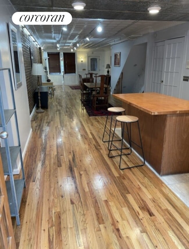 Building Photo - 173 W 88th St