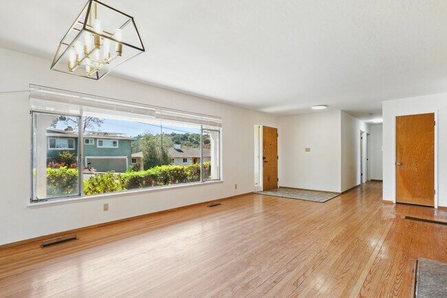 Building Photo - 268 Sequoyah View Dr