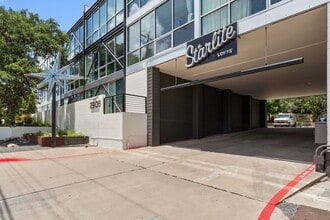 Building Photo - 2906 S 1st St