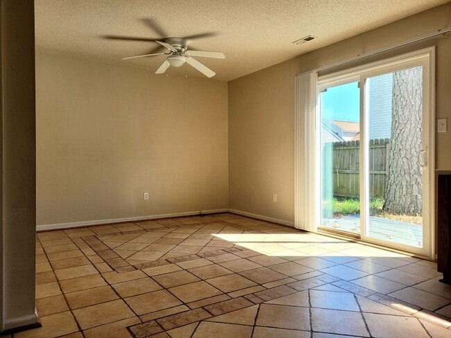 Building Photo - 4 bed single home near Fort Eustis for rent