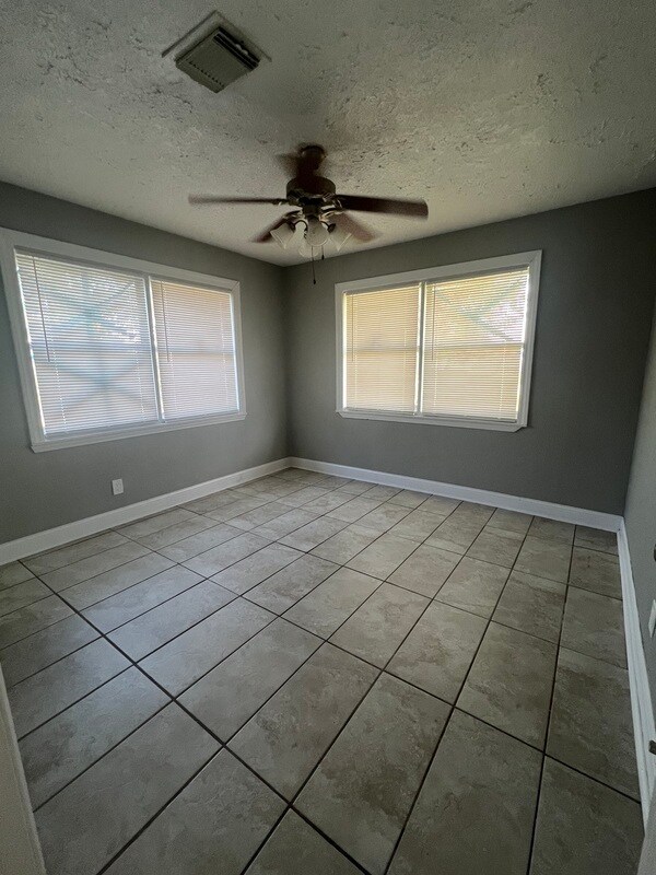 Foto del edificio - 8601 Homewood Ln