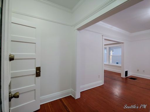 Foto del edificio - Updated Charming 4 Bedroom-2 Bathroom Home...